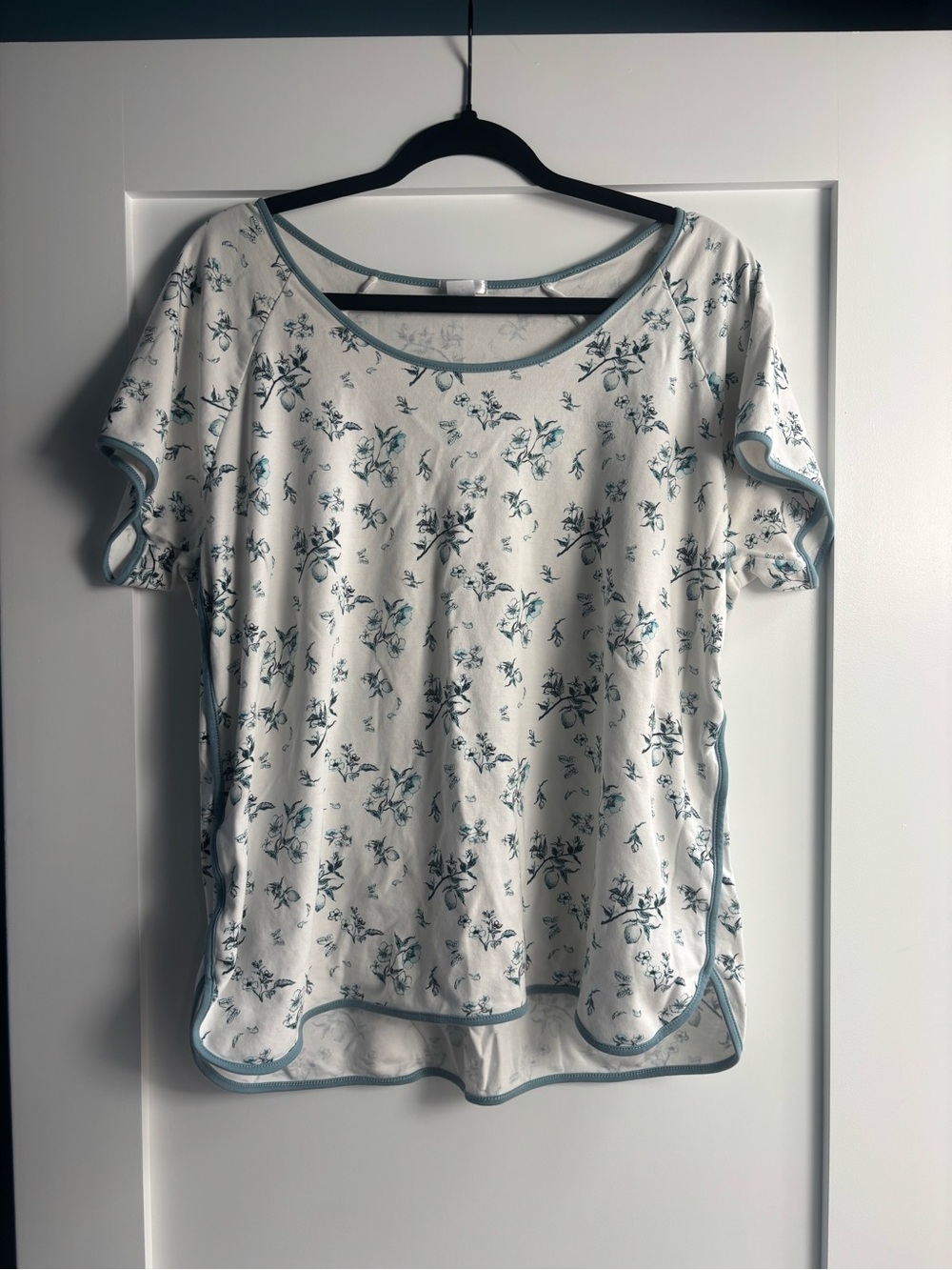 Lake Women's Blue and White Floral Pajama Top, XXL